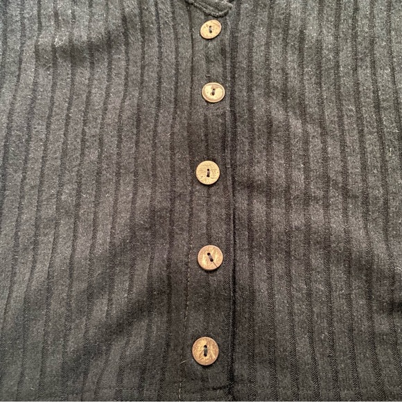 Zaful Cropped Ribbed Button-Up Cardigan - Picture 3 of 3
